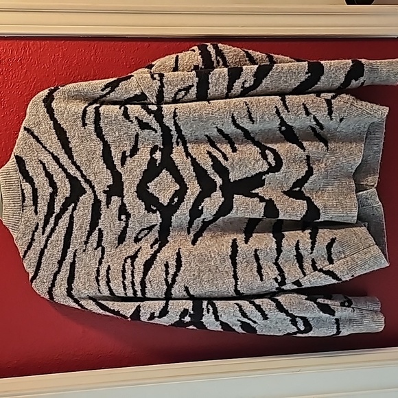 OTHER UK gray zebra cardigan - Picture 6 of 6